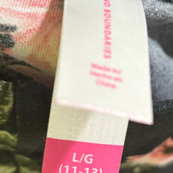 No Boundaries Black Floral Pants - Picture 5 of 5